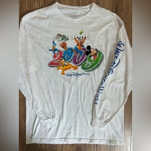 EUC Vintage Walt Disney World 2009 Hanes Walt Disney Long Sleeve Tee